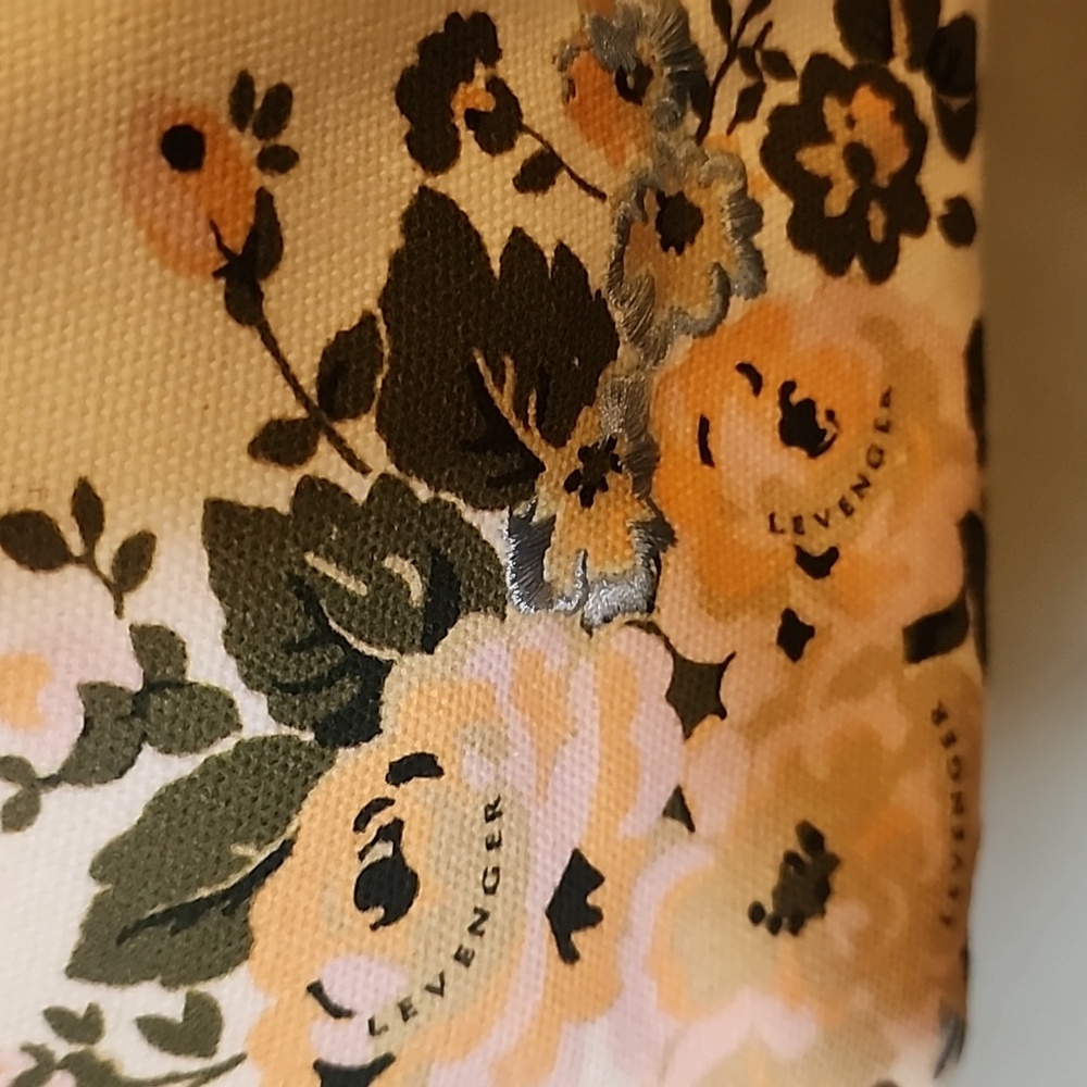 Levenger Women Floral Canvas Tote With Wristlet NWOT - Picture 8 of 13